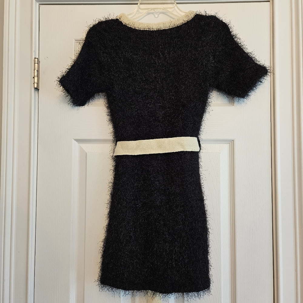 The Ultimate "Old Money" Aesthetic Grifflin Paris | Black & Cream Eyelash Knit - Picture 5 of 7